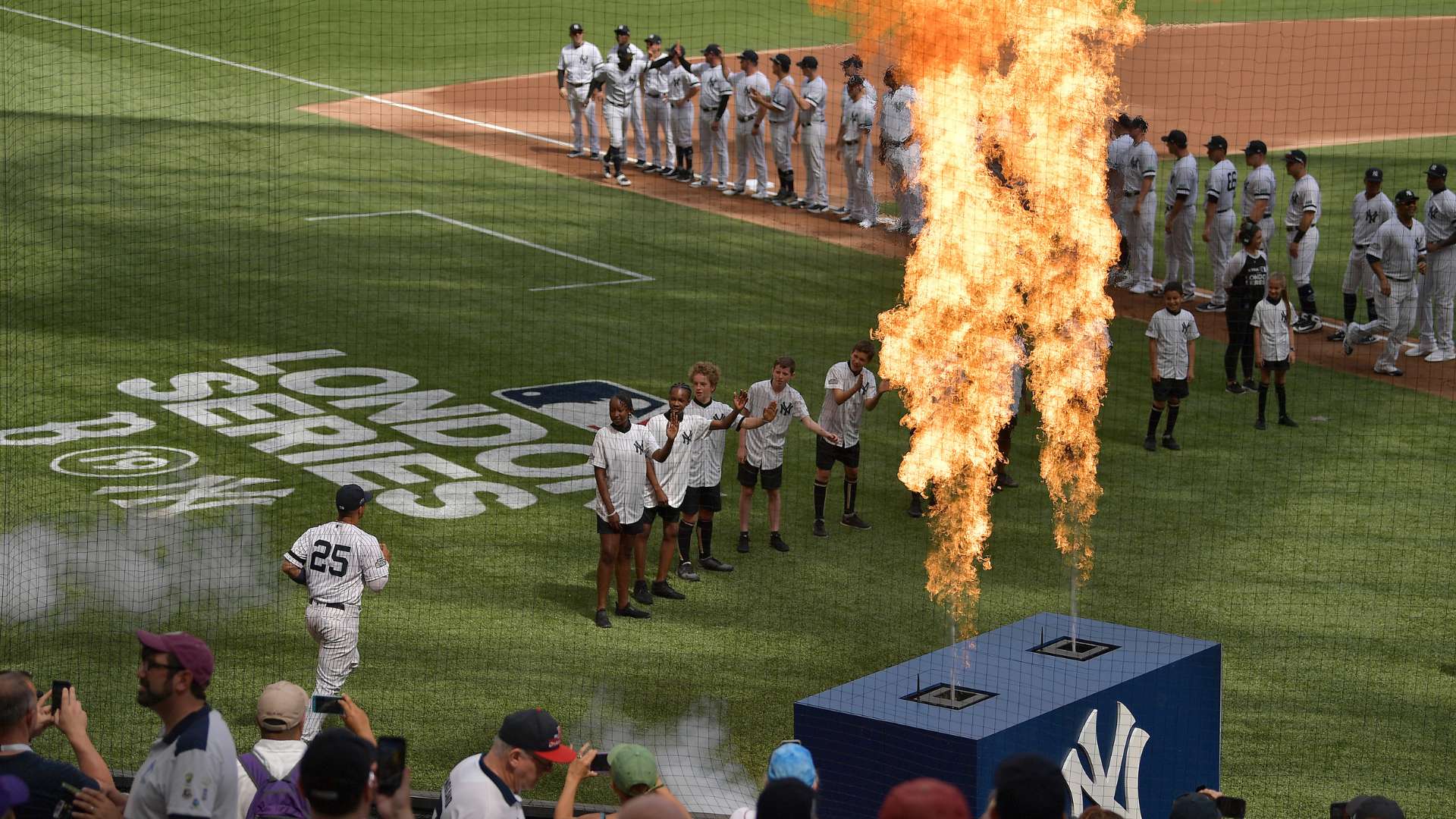 同样也借助 同样也借助